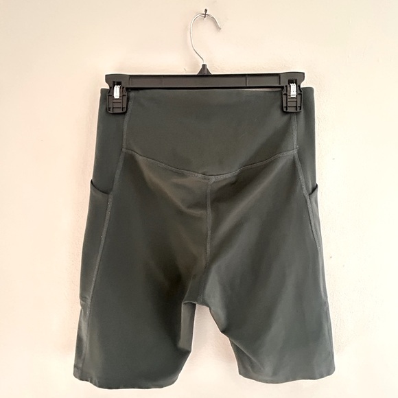 Girlfriend Collective Size M Bike Shorts in Terrace Green - Picture 4 of 5